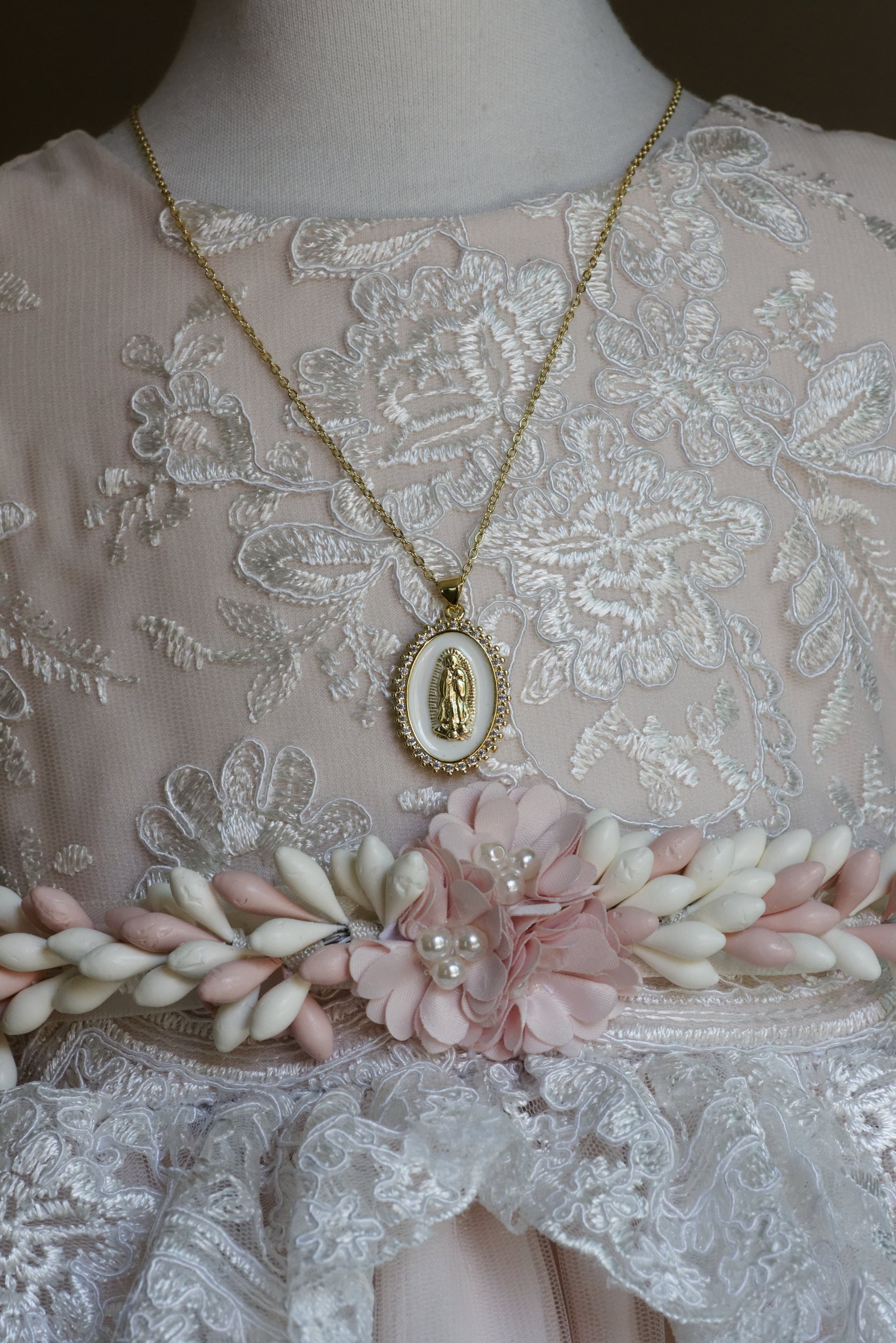 Virgin Mary Medal Pin G045