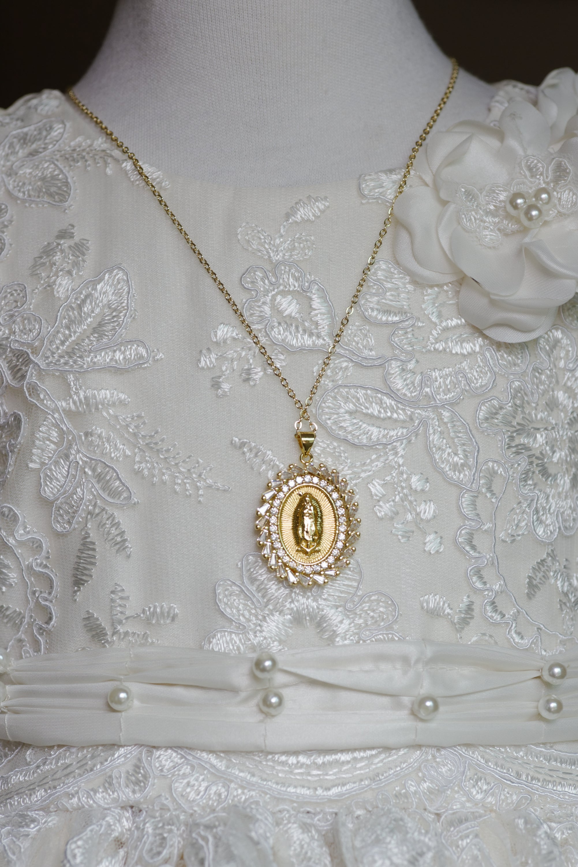 Virgin Mary Medal Pin G049