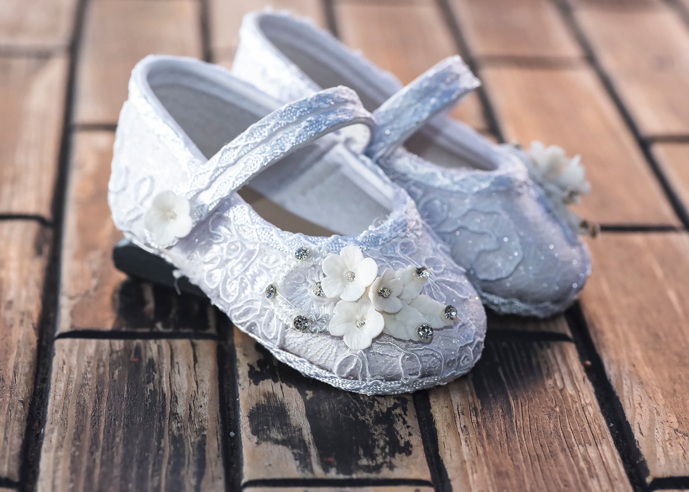 Burbvus G025 shoes for baby girls features handmade embroidery