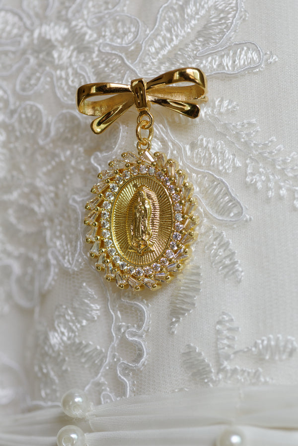 Virgin Mary Medal Pin G049