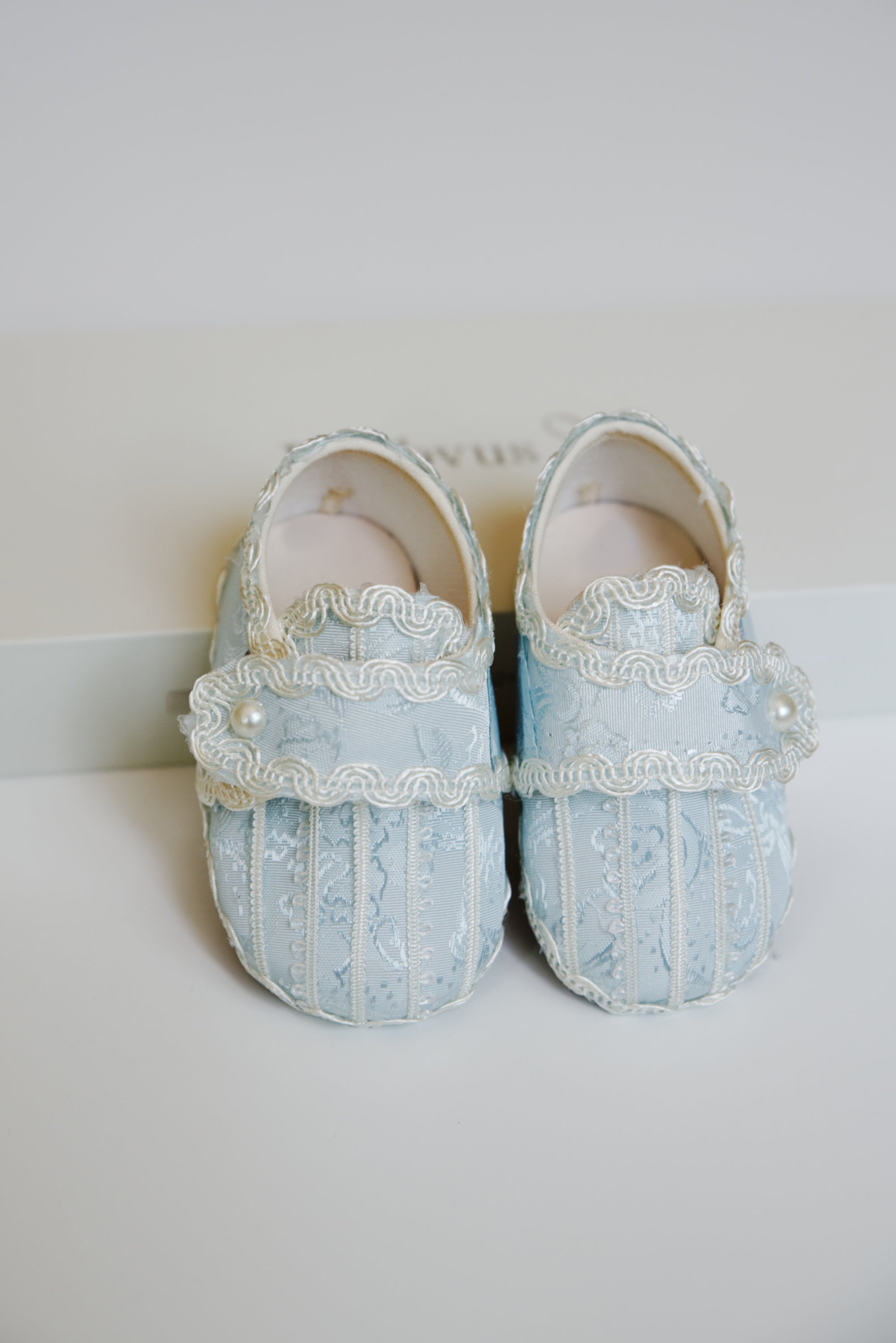 Boy´s christening shoes with handmade details