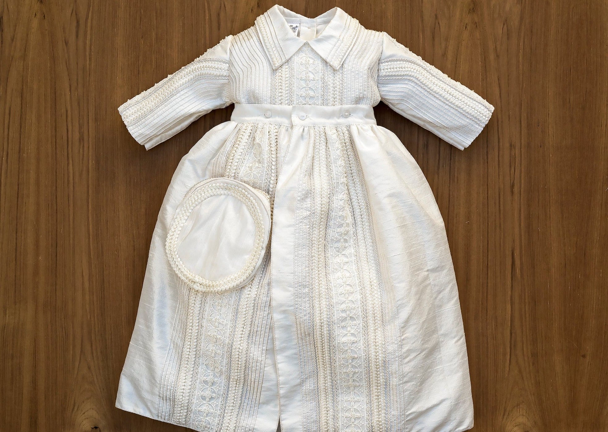 Christening Gown B017 Burbvus It made of 100% Silk, available in two colors: White and Ivory