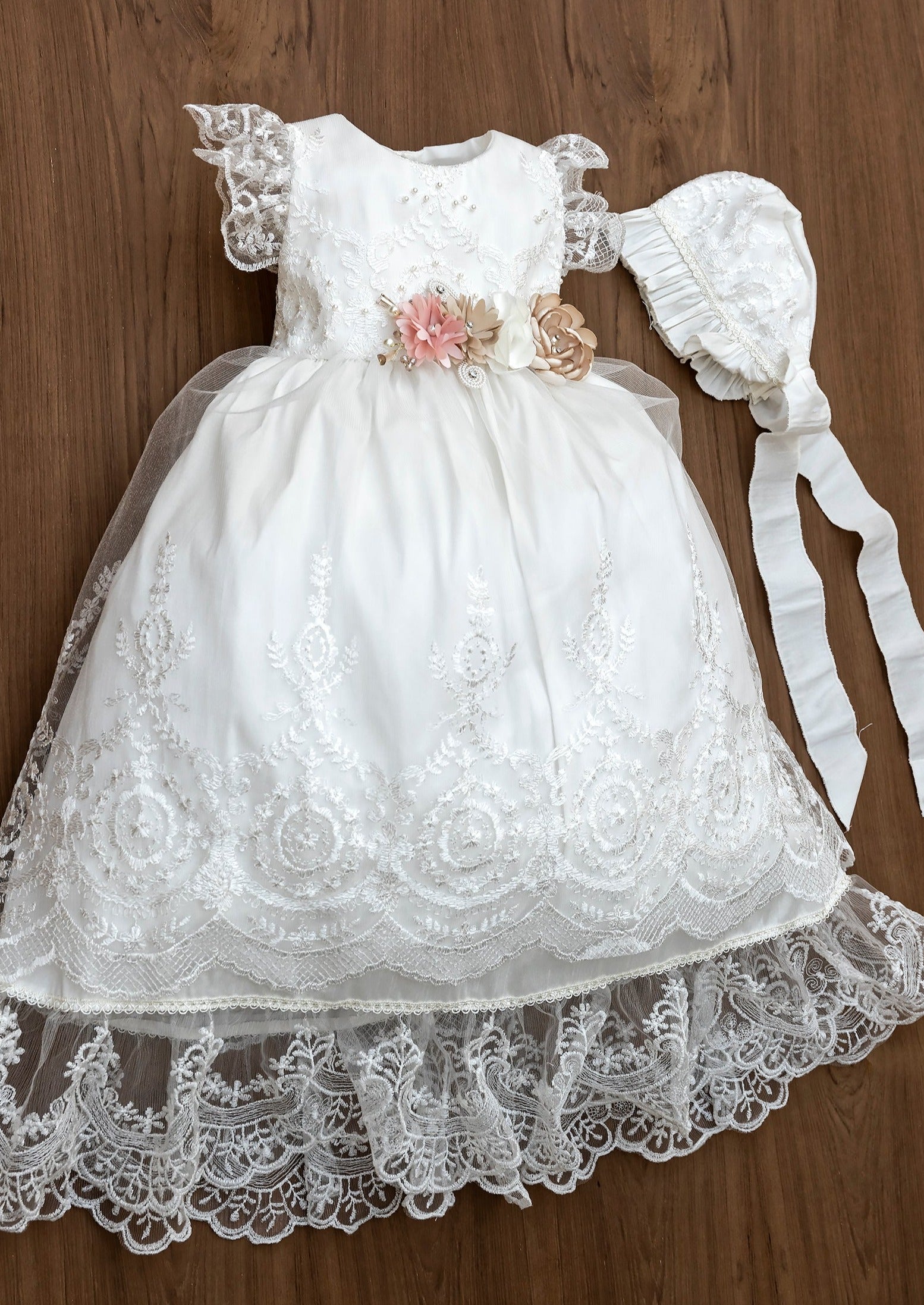 classic and elegant design, available in 3 different colors: White, Ivory, and a mix of Ivory/Champagne.