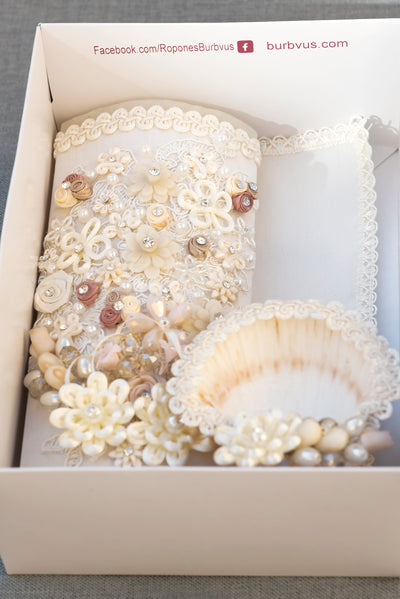 Baptism Burbvus candle kit #4 with its own case to protect it.