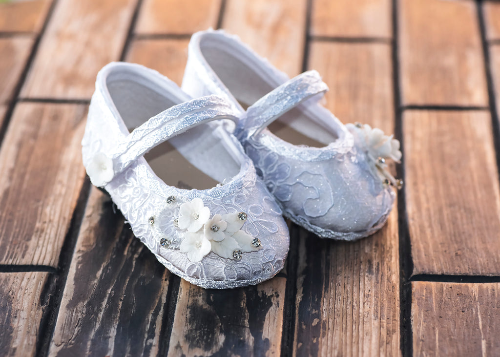 Burbvus G025 shoes for baby girls features handmade embroidery